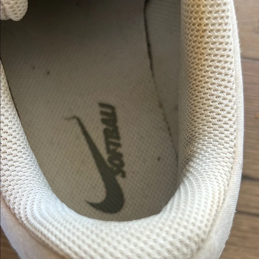Nike Soft Ball Light Beige Baseball Cleats with Silver Swoosh !! Size 12